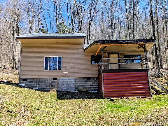 3rd image of 198 Spring Run Rd