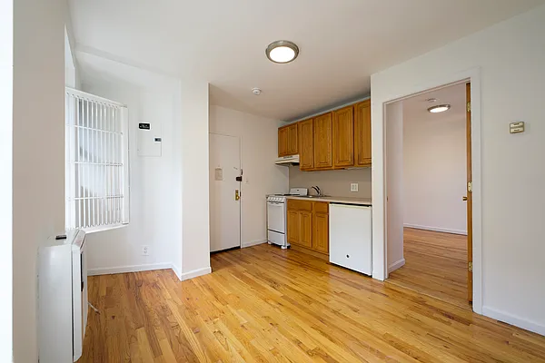 Rented by Buchbinder & Warren | media 10