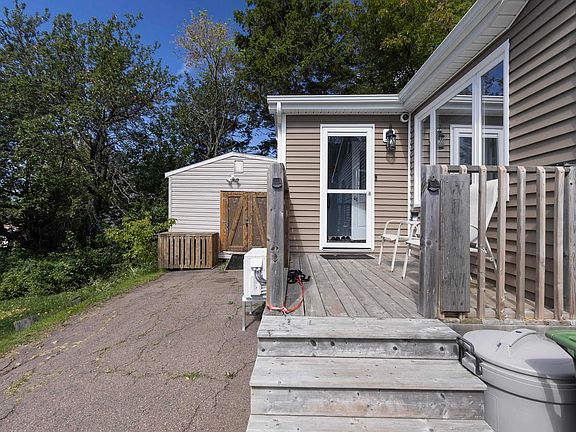 2nd image of 52 Queen St