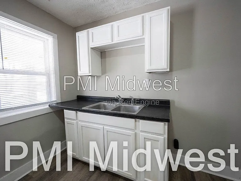 2930 N Dearborn St #A — Photo 6