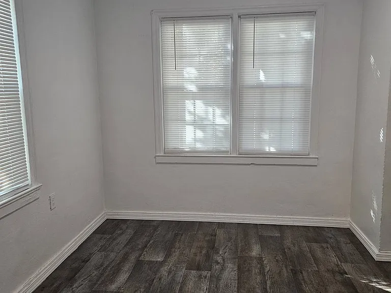 501 Avenue L NE #501A — Photo 3