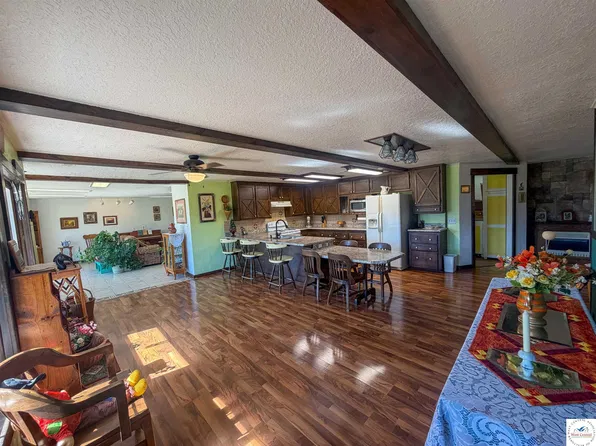 14077 Highway D, Versailles, MO 65084