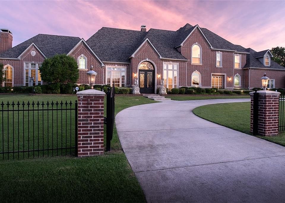 1st image of 710 Oakdale Cir