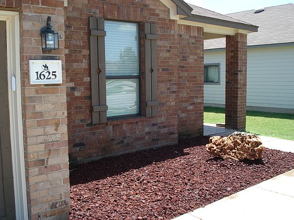 3rd image of 1625 E Mesa Park Dr