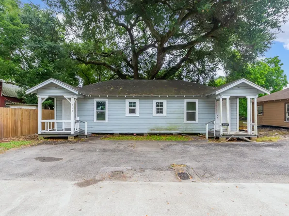 713 W Willis St, Alvin, TX 77511