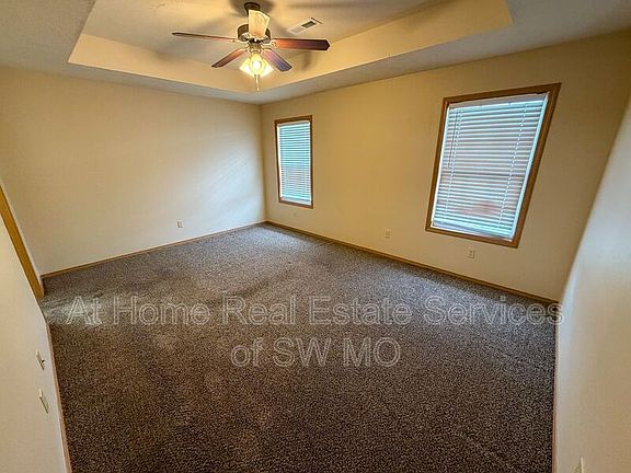 5th image of 1091 N Northwood