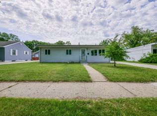 913 19th St S, Fargo, ND 58103