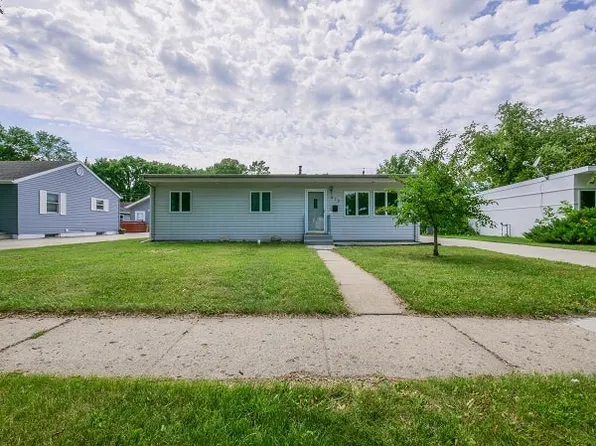 913 19th St S, Fargo, ND 58103