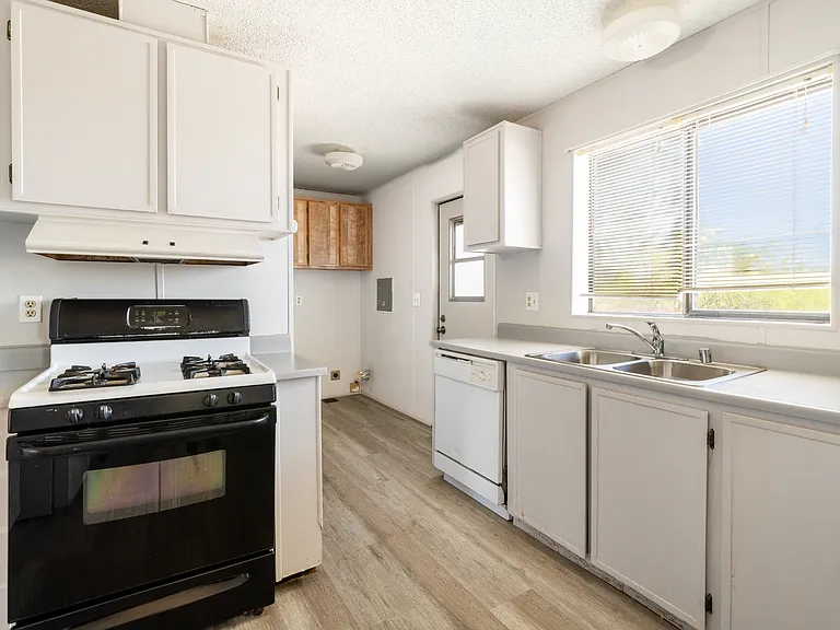 72476 Sunnyvale Dr — Photo 29