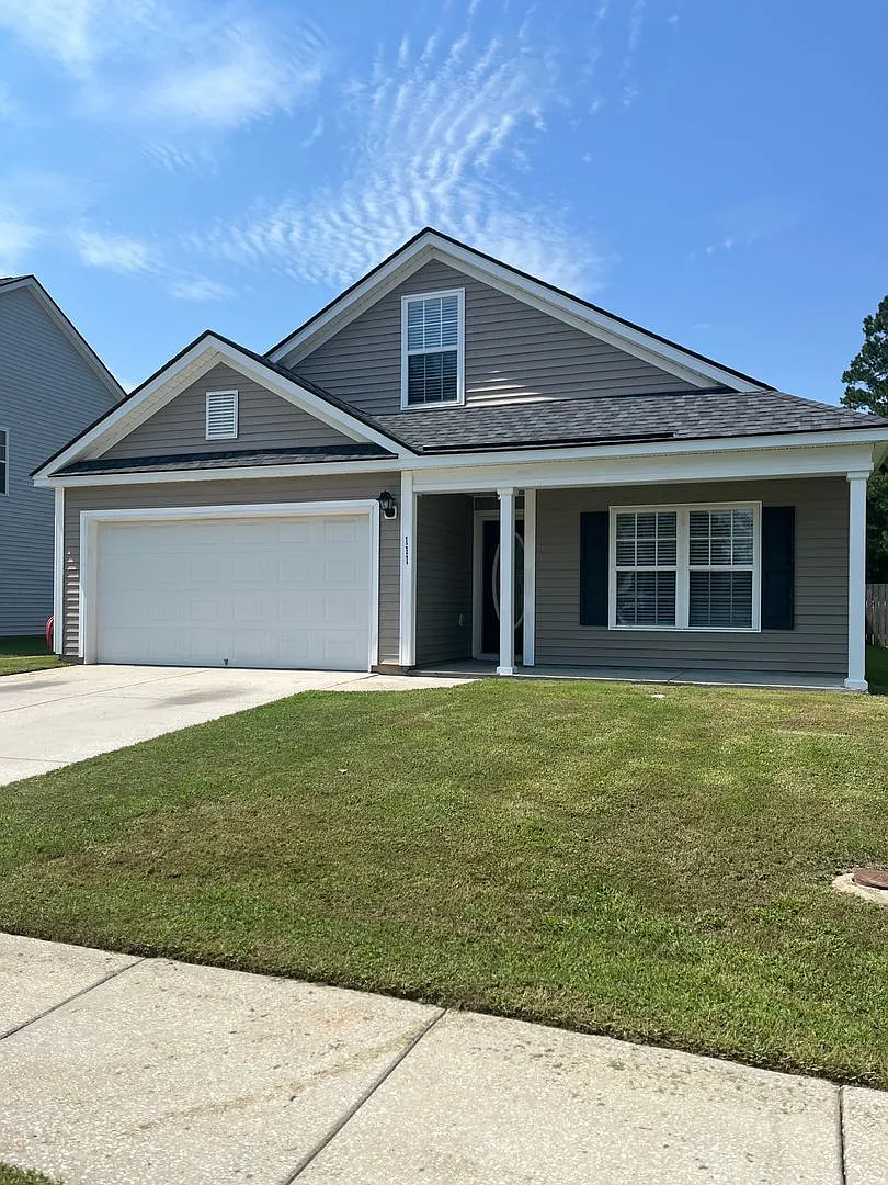 5 Bedroom Home in Desirable Longleaf Community — Photo 2