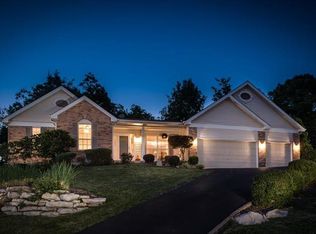 3223 Ridgetop View Dr, Saint Louis, MO 63129