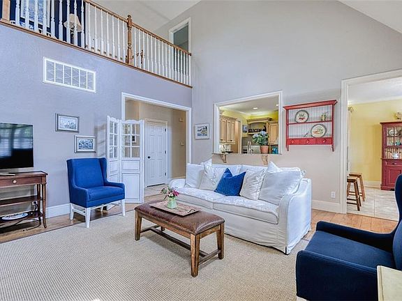5th image of 204 N Millbury Ct