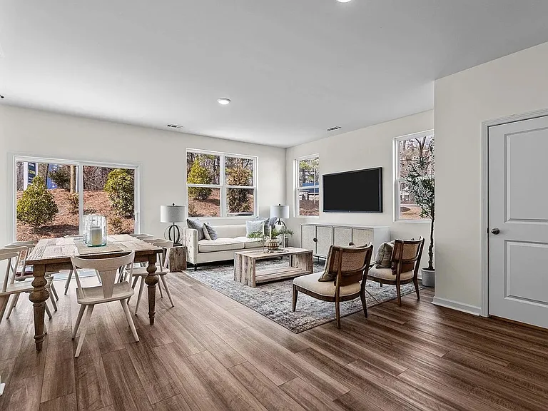 3101 Primo Dr — Photo 2