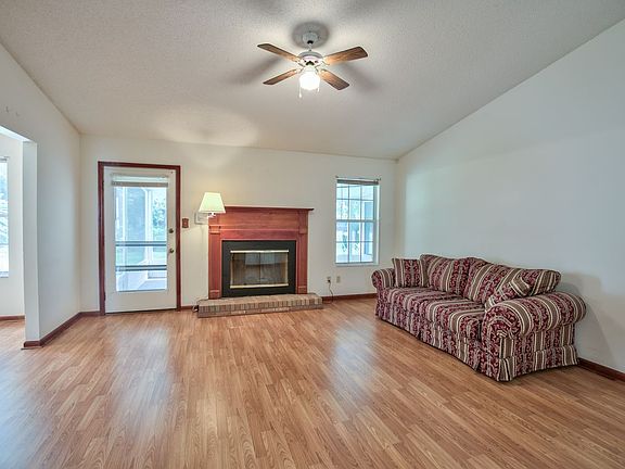 4th image of 1047 Lovers Ln