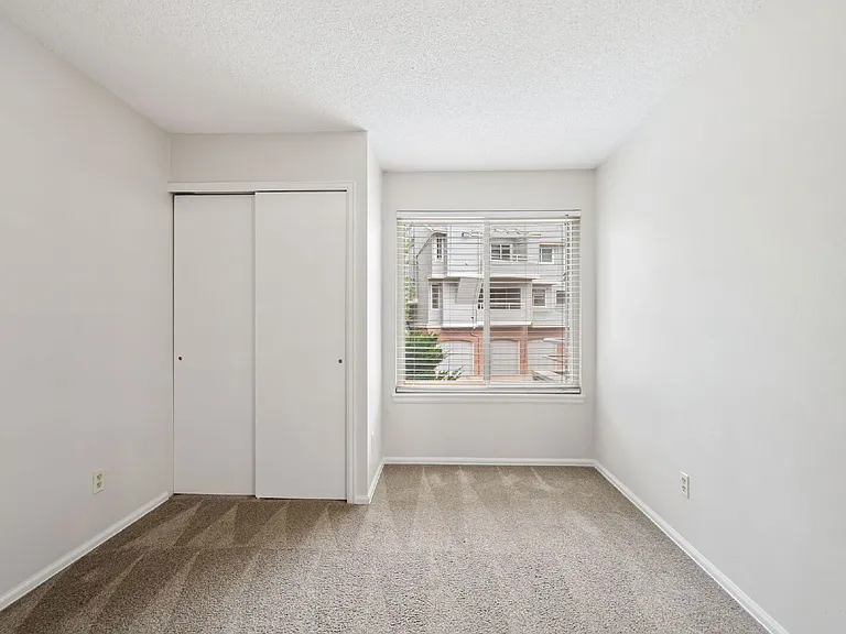 952 Acapulco Ct — Photo 16