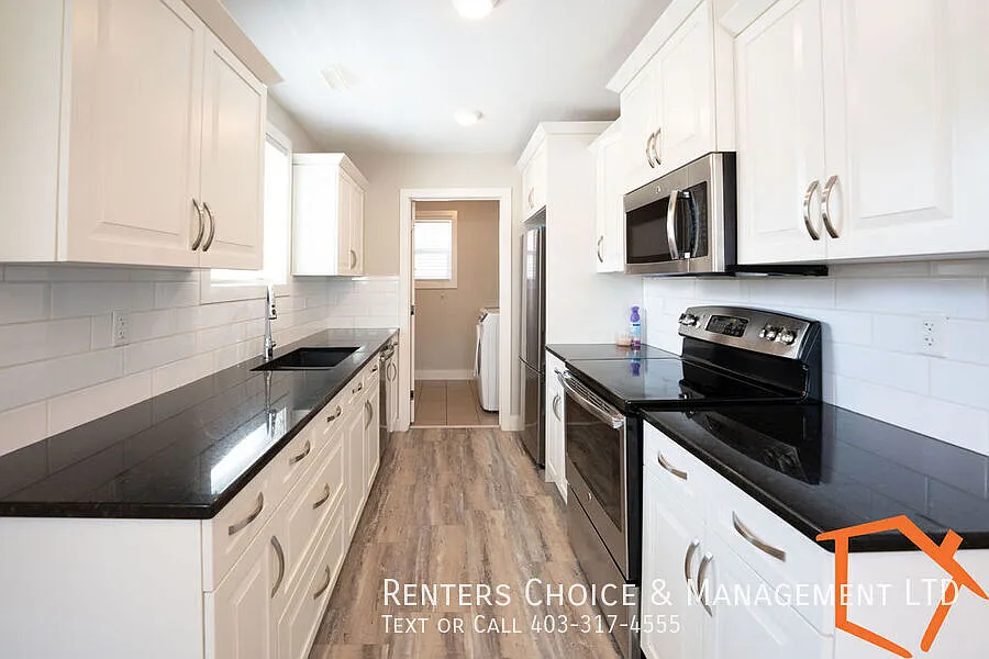 2 Bedroom Basement Suite, Insuite Laundry, Assigned Parking — Photo 2