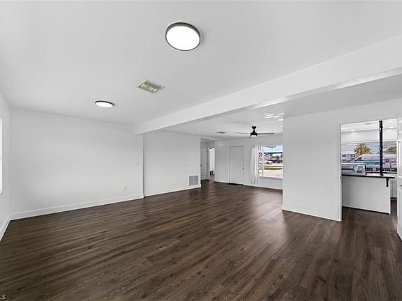 5th image of 5460 Bayshore Rd