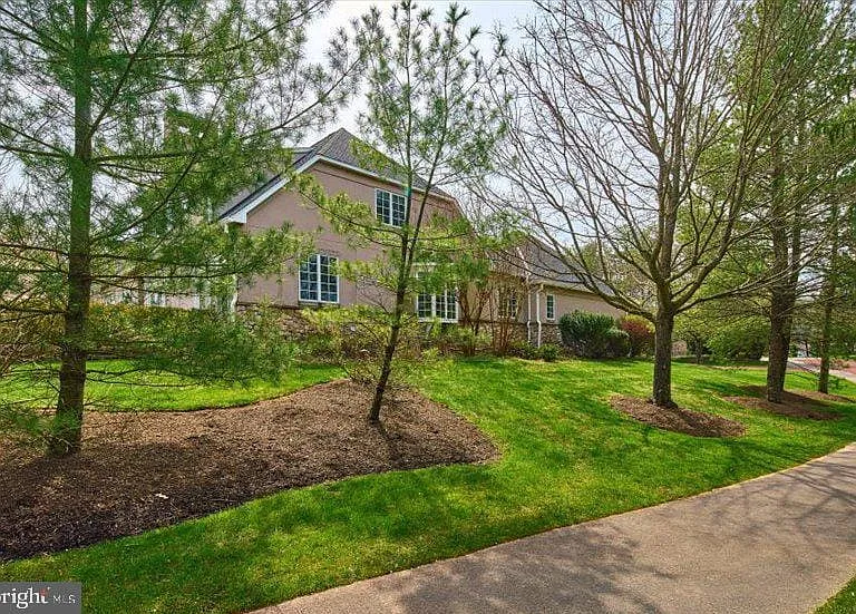 12 Windermere Way — Photo 35