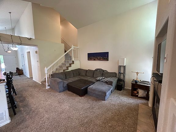 4th image of 1619 Mountain Dr