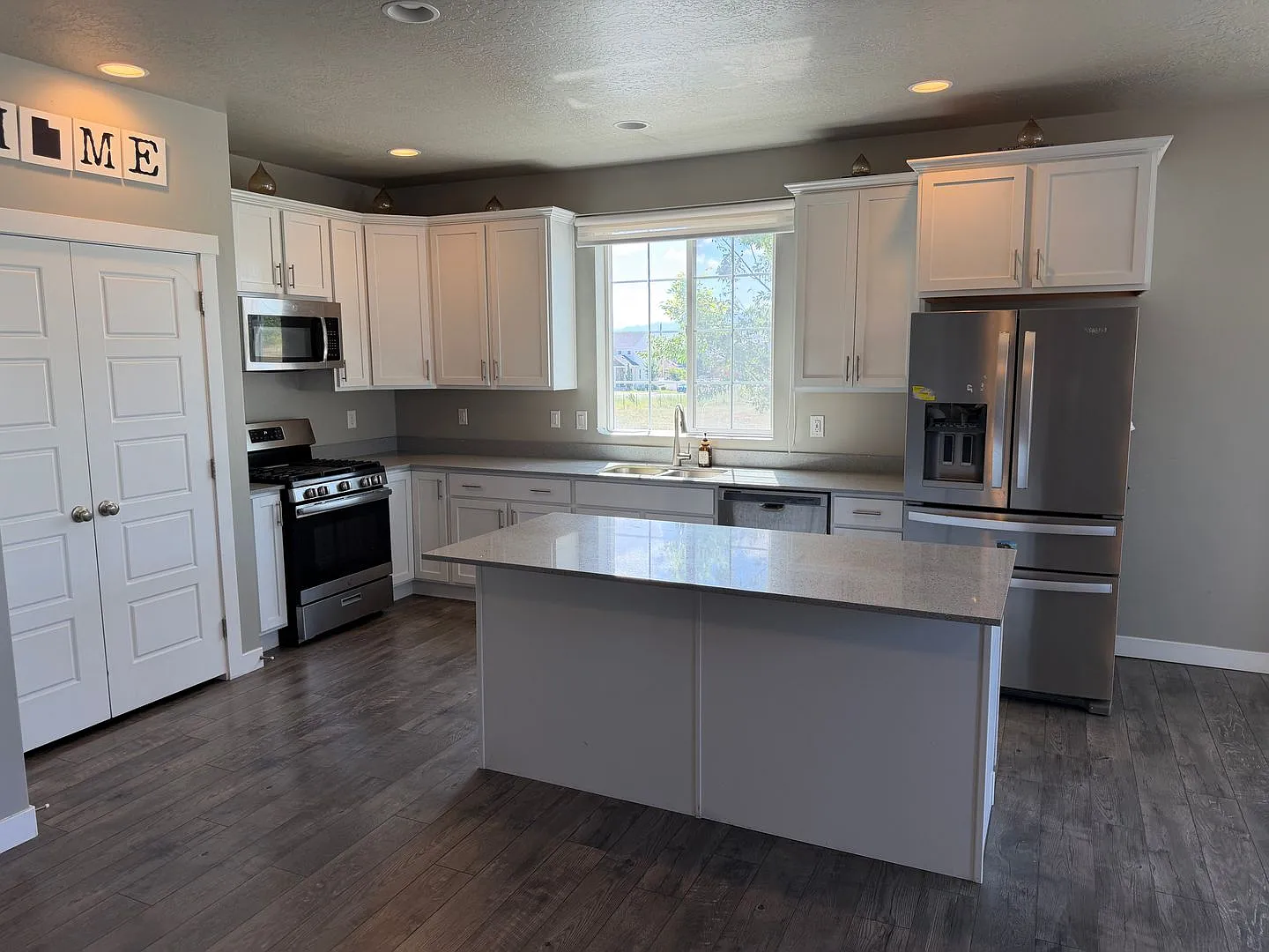 Beautiful 5-Bedroom Home in Lehi - Plenty of Storage! — Photo 2
