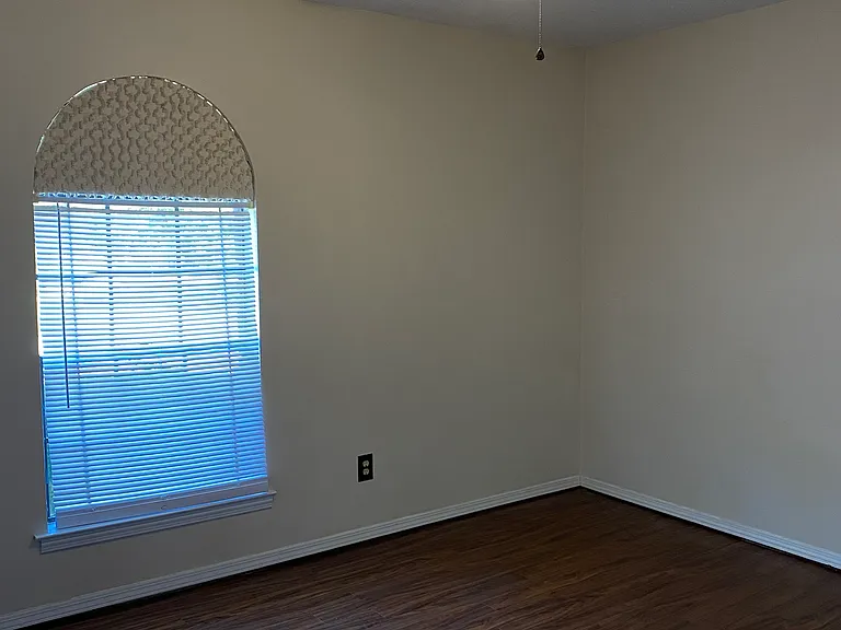 Second bedroom.
