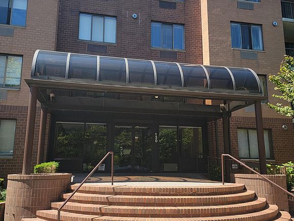 5th image of 120 Wellington Ct APT 2G