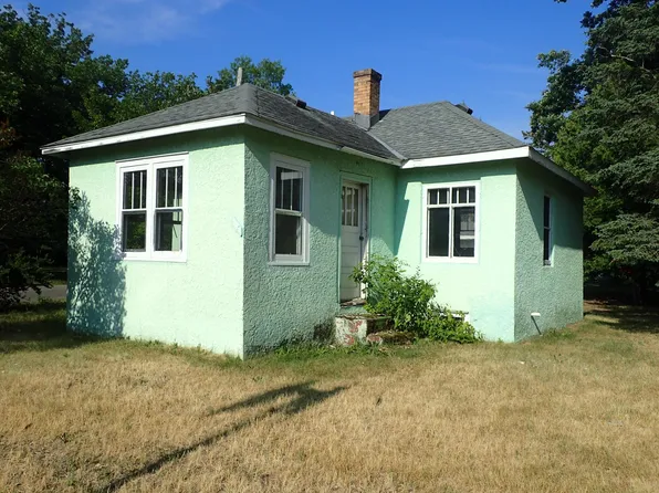 701 Lindbergh Dr NW, Little Falls, MN 56345