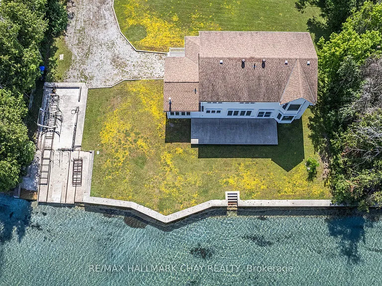 2653 Leonard St — Photo 48