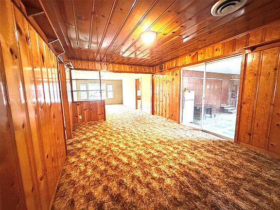 2nd image of 307 E Walnut Ave