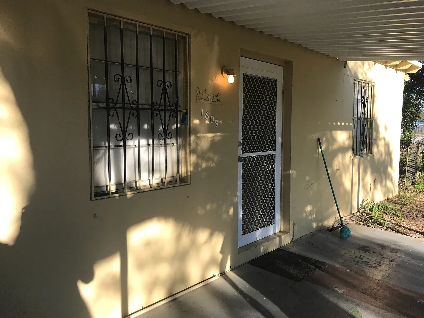 3-1 house in the Lauderdale manor — Photo 3