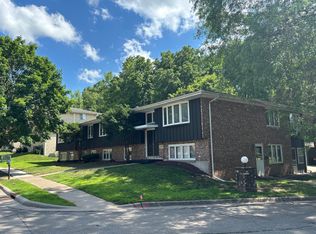 2977 Wildwood Dr APT 6, Dubuque, IA 52001