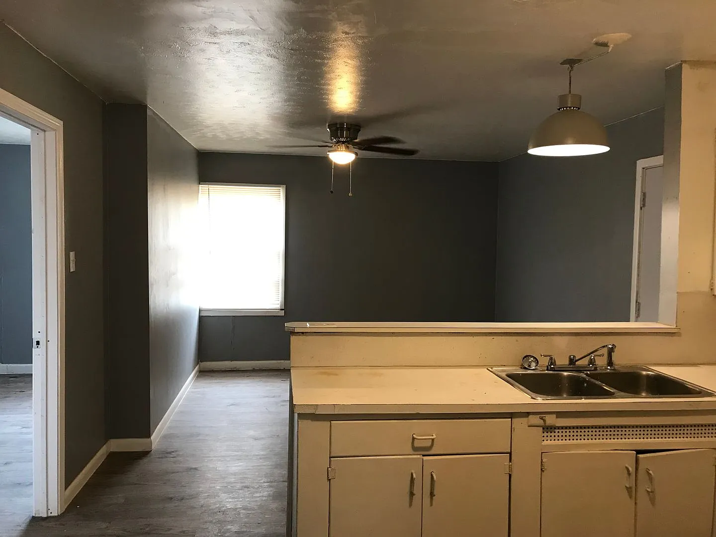 Handyman Special $0 First Month's Rent / "You Fix, You Save Big!! — Photo 4