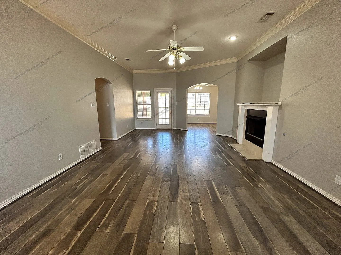 4 bed, 2.0 bath, 1677 sqft, $1,725 — Photo 2