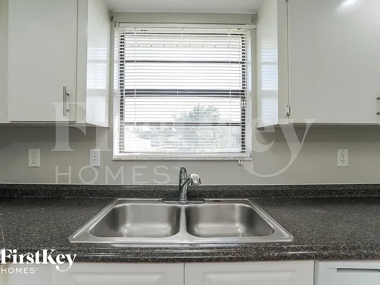 2603 NE 4th Ave — Photo 7