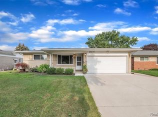 27235 El Capitan Dr, Warren, MI 48092