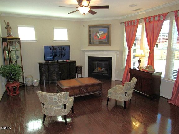 3rd image of 724 Forrest Ln
