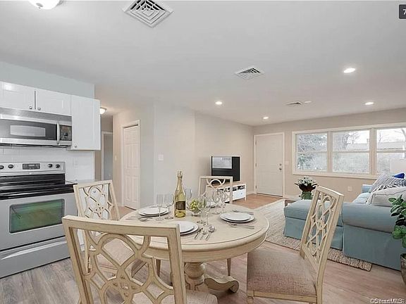 5th image of 15 Weymouth Dr