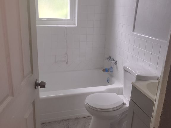 5th image of 5827 Era Ave