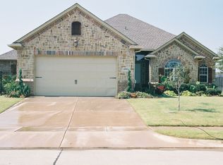 6905 Tradonna Ln, North Richland Hills, TX 76182
