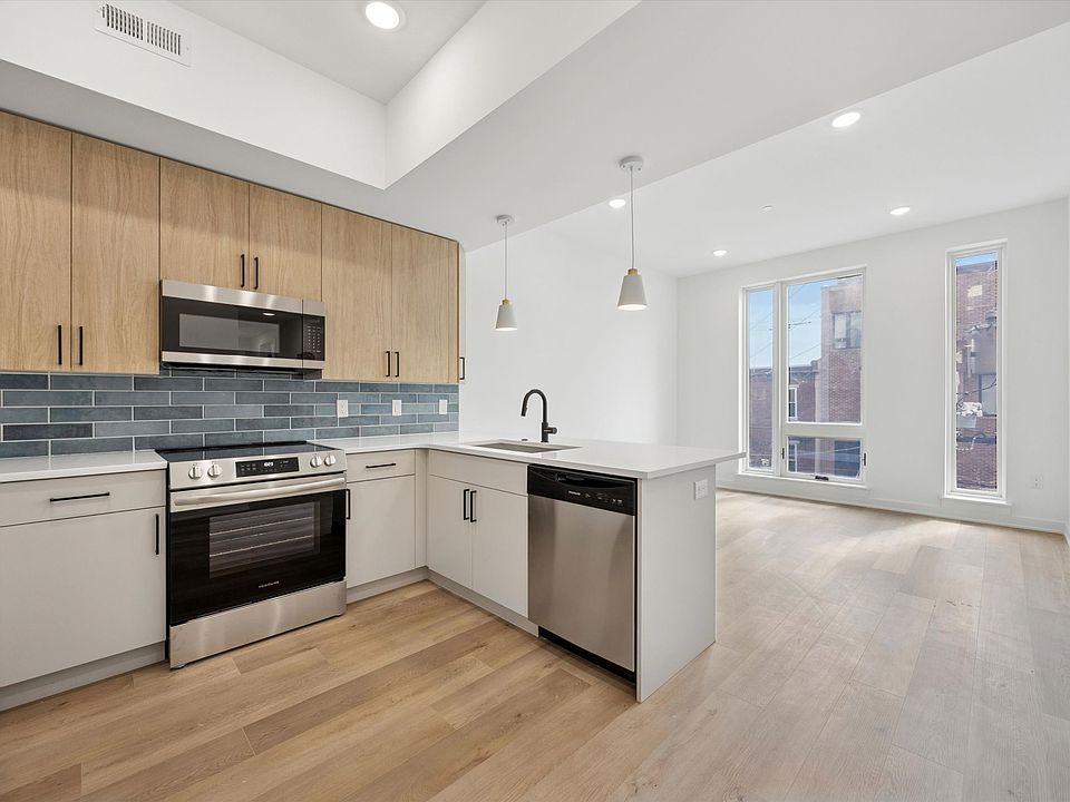 1st image of 2020 Frankford Ave #306