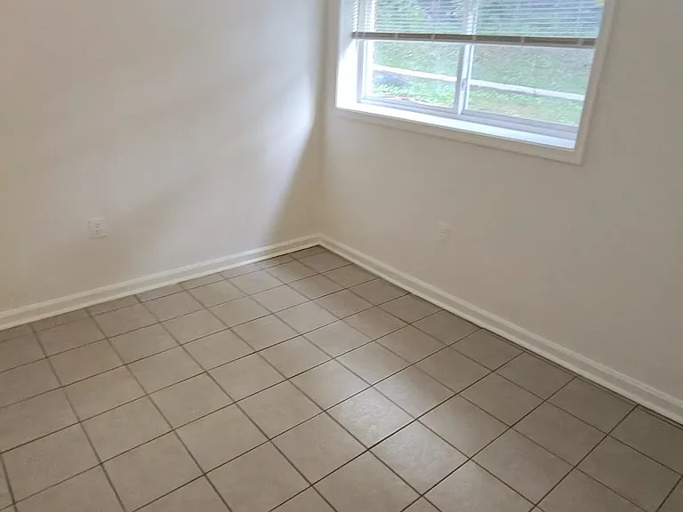 407 Lebaum St SE #4 — Photo 2