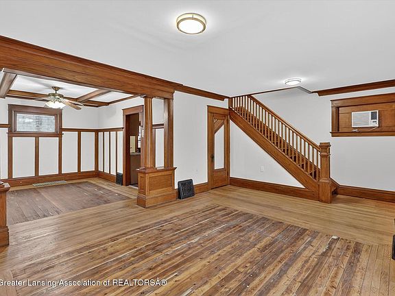4th image of 1102 Clark St