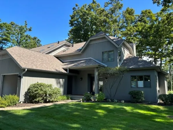 700 Fairways Dr APT 8, Harbor Springs, MI 49740