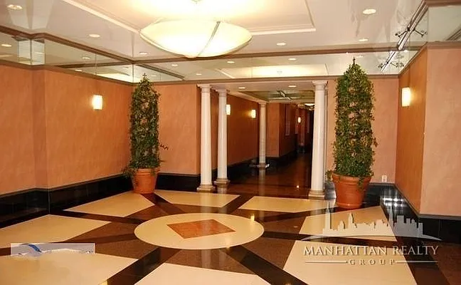 Rented by Manhattan Realty Group | media 20