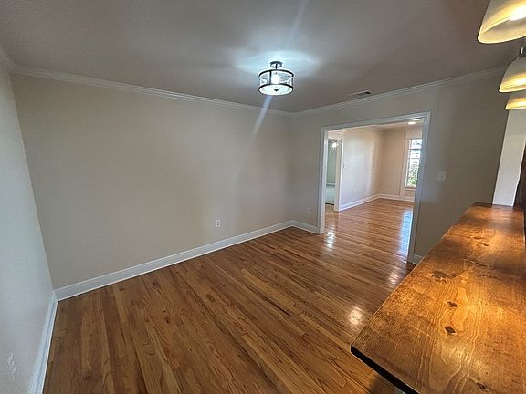 5th image of 279 Warrenton Rd