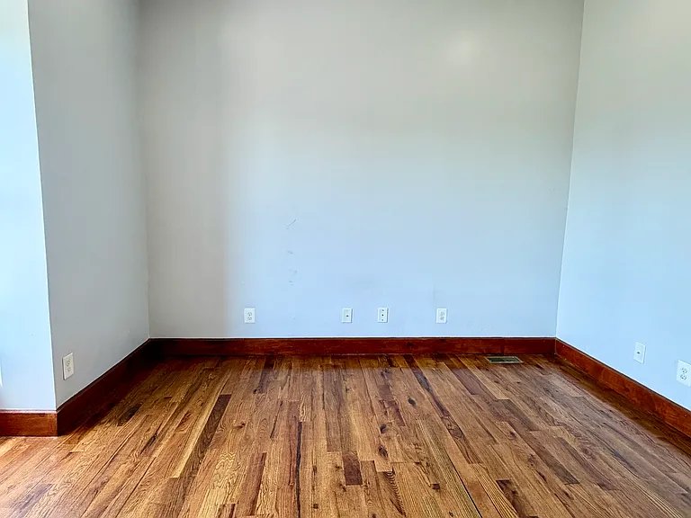 916 Whitelock St #200 — Photo 28