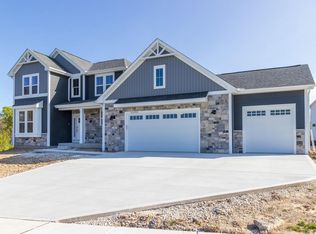 W177N7410 Amethyst Dr, Menomonee Falls, WI 53051