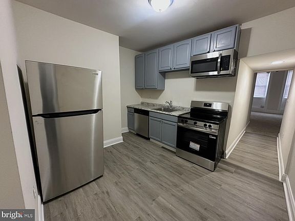 3rd image of 910 N Arlington Ave