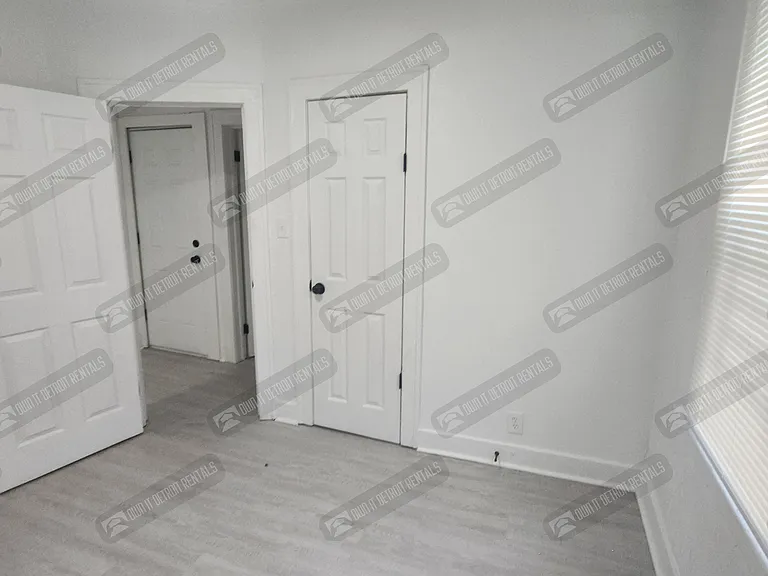 9839 Woodside St #4 — Photo 6