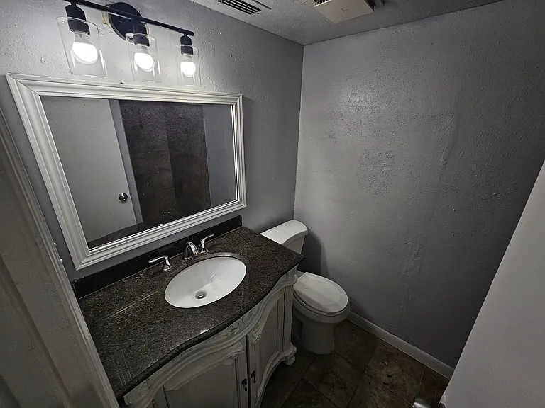 5702 Easthampton Dr #D — Photo 19